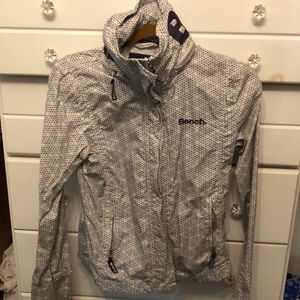 Bench jacket with packable hood